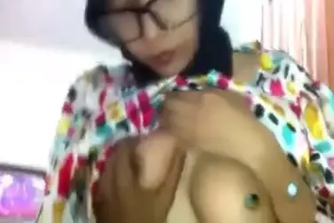 Bokep Jilbab Jilbon Devita Di Ranjang Kamar Kost poster