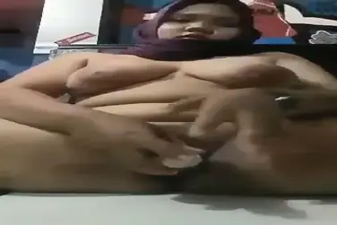 Bokep Jilbab Ungu Sange Parah Minta Ngentot poster