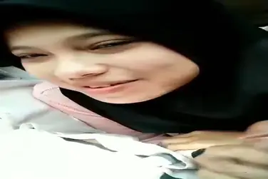 Jilbab Hitam BJ Di Mobil poster