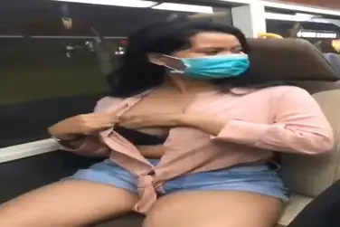 Siskaeee Eksib Di Bus poster