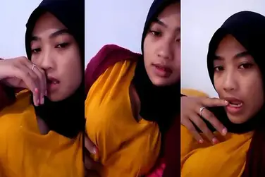 Tiktok Live Abg Jilbab Toket Gede Pamer Brutal Sampe Basah poster